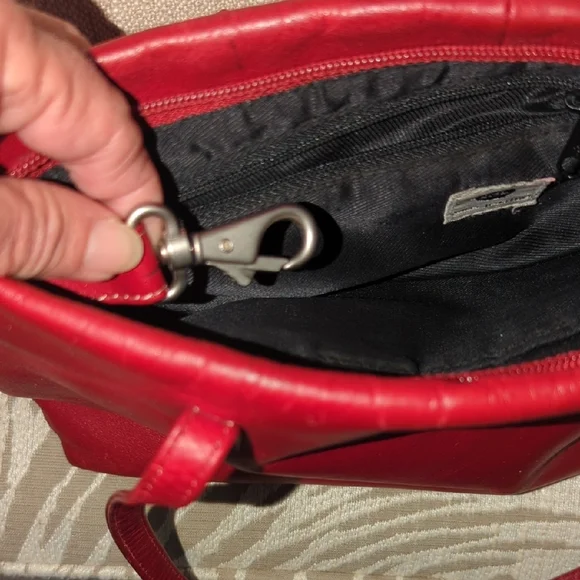 The Sak Red Leather Tote Bag Beautiful ❤️ - Picture 4 of 7